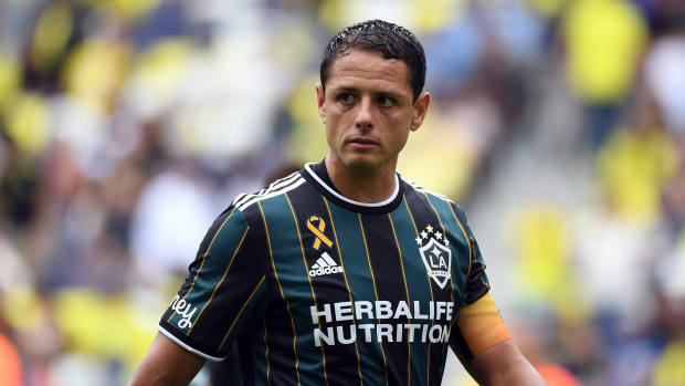 Chicharito en uniforme de LA Galaxy